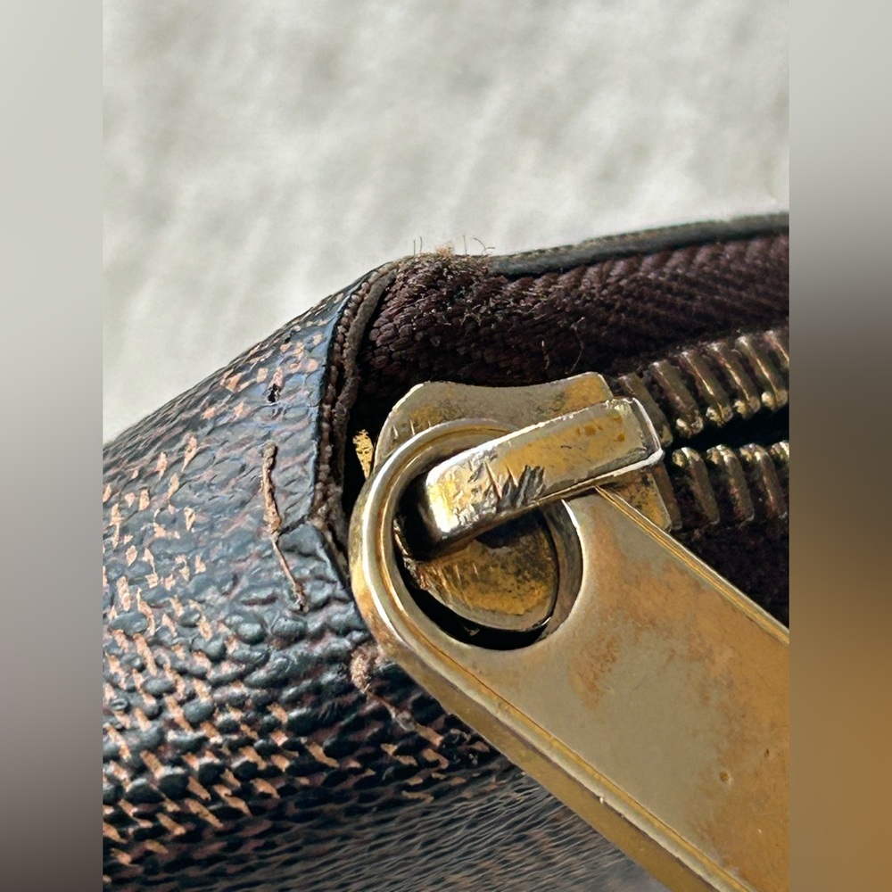 SOLD - Louis Vuitton Wallet - Picture 4 of 13